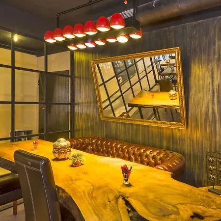 塔克西姆套房酒店 酒店